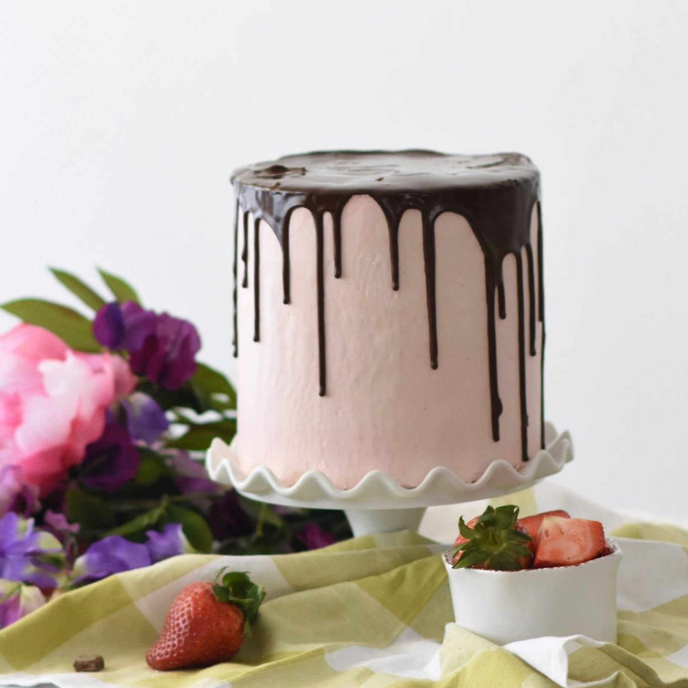 Read more about the article FRESHLY BAKED CAKES AND PASTRIES